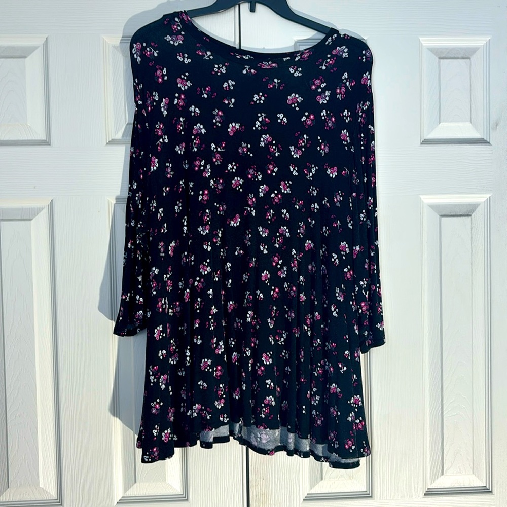 Fun Lane Bryant Top With a lot of Stretch!